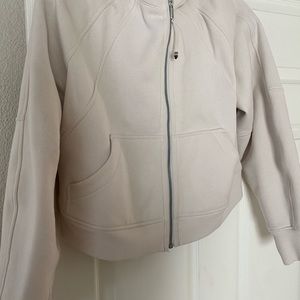 Cropped perfectly oversized full zip, worn once